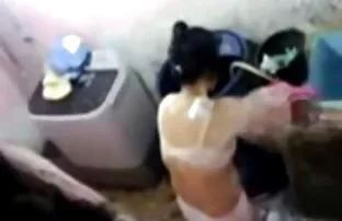 XXX ücretsiz bir video indirmek için - oynatıcıdaki 'indir' düğmesine barda sex izle