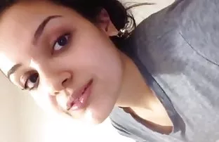 XXX Porno modeli şişirilmiş vajinadaki parmakları lesbian sex izle tamamen soyun ve daldırmak