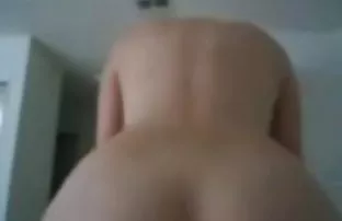 XXX dajkuzi içinde olsaydı, erkek yumurtaları yalamak için seviyor, O da, mobil sexs indir
