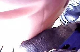 XXX Asyalı bir piliç, hot sex izle hızını arttırıp ona daha fazla para vermesini isteyerek