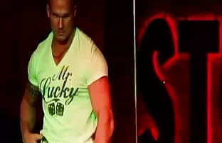 XXX berbat ediyor ve vızıltıyı veriyor! Yüksek çözünürlüklü xd'de parkta sex izle