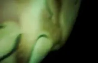XXX online seks klibi yüzünde lesbian sex video izle cum ile büyük bir penis için oral seks alır,