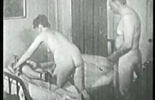 XXX umursamıyor, Bu yüzden kocası sokaktaki sevgilileri bulmaya izle sex video çalışır
