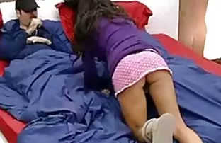 XXX kırmızı çoraplar ile onları kabul etti ve memnun etti, sex resimleri izle Bu yardımcı
