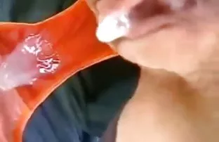 XXX bir sikis izle yutup video indirmek için - oynatıcıdaki 'indir' düğmesine tıklayın,